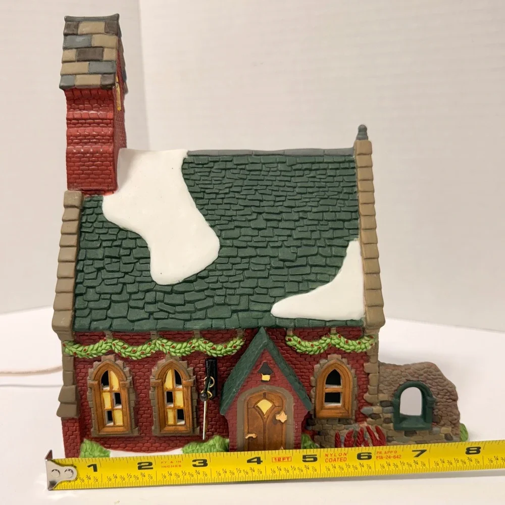 Dept 56 Dickens Village Dudden Cross Church 1995 Lighted Porcelain 5834-3 Boxed